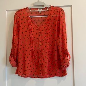“Bee print” top